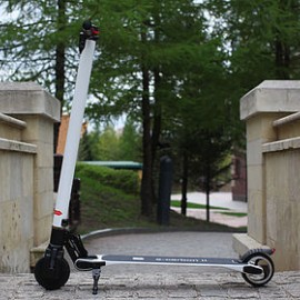 Кликните для увеличения изображения Электросамокат карбоновый E-Carbon II 7.8 Ah Белый, Чёрный